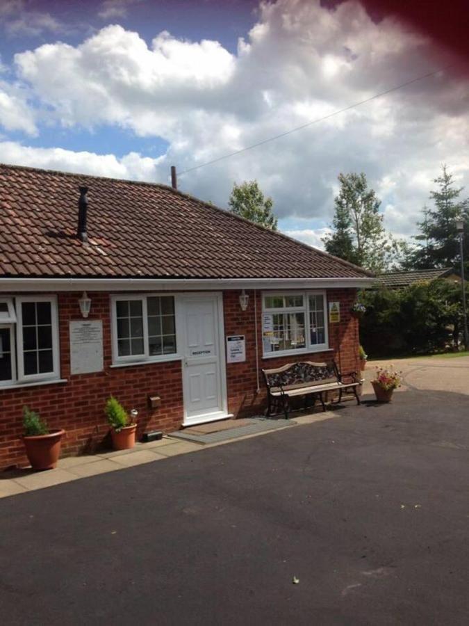 Lovely 2-Bed Chalet At Robinhood Retreat Free Park Villa Nottingham Exterior photo